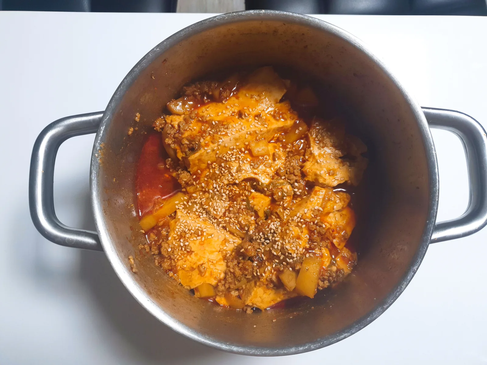 Dakdoritang in a pot