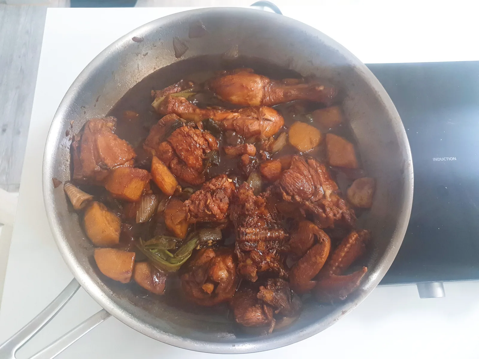 Chicken and potatoes braised in soy sauce